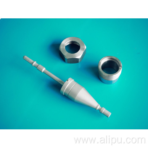 Injection nozzle for reduce exhaust pollution